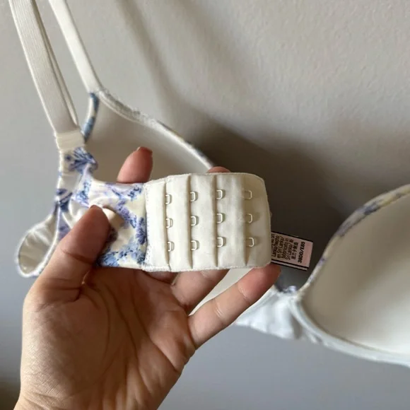 Body by Victoria, Victoria’s Secret Bra - Picture 8 of 9